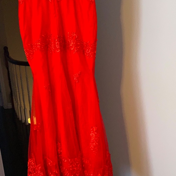 Red Mermaid Style Gown -Plus Free Surprise Gift 🎁 - Picture 6 of 16
